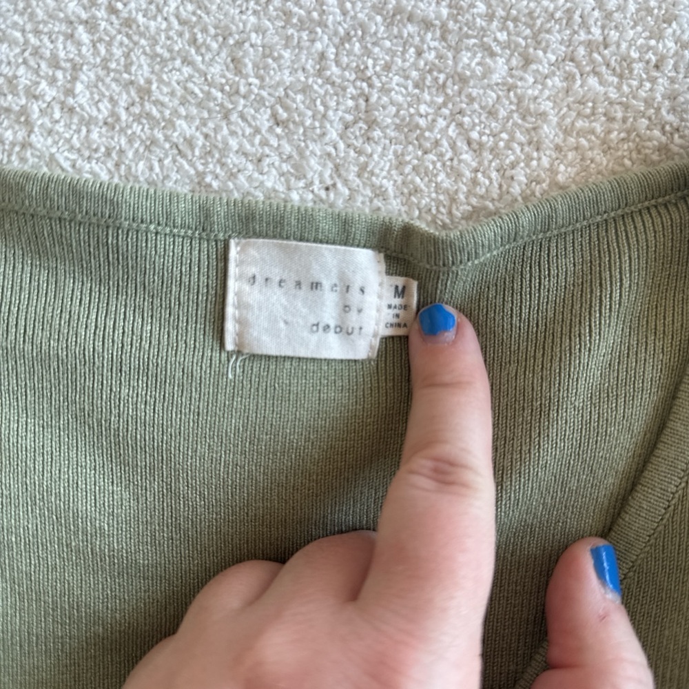 Olive Ruffled Sleeve Crop Top - Picture 2 of 2